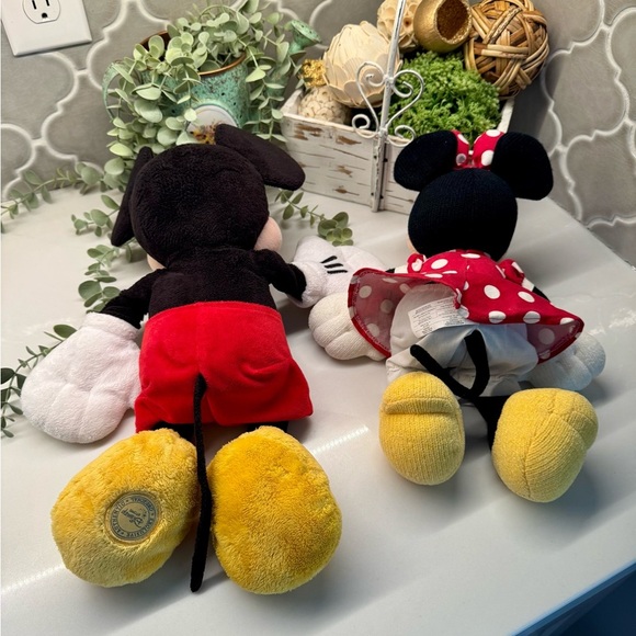Disney Store official Mickey and Minnie Mouse plush stuffed animals - Picture 7 of 8